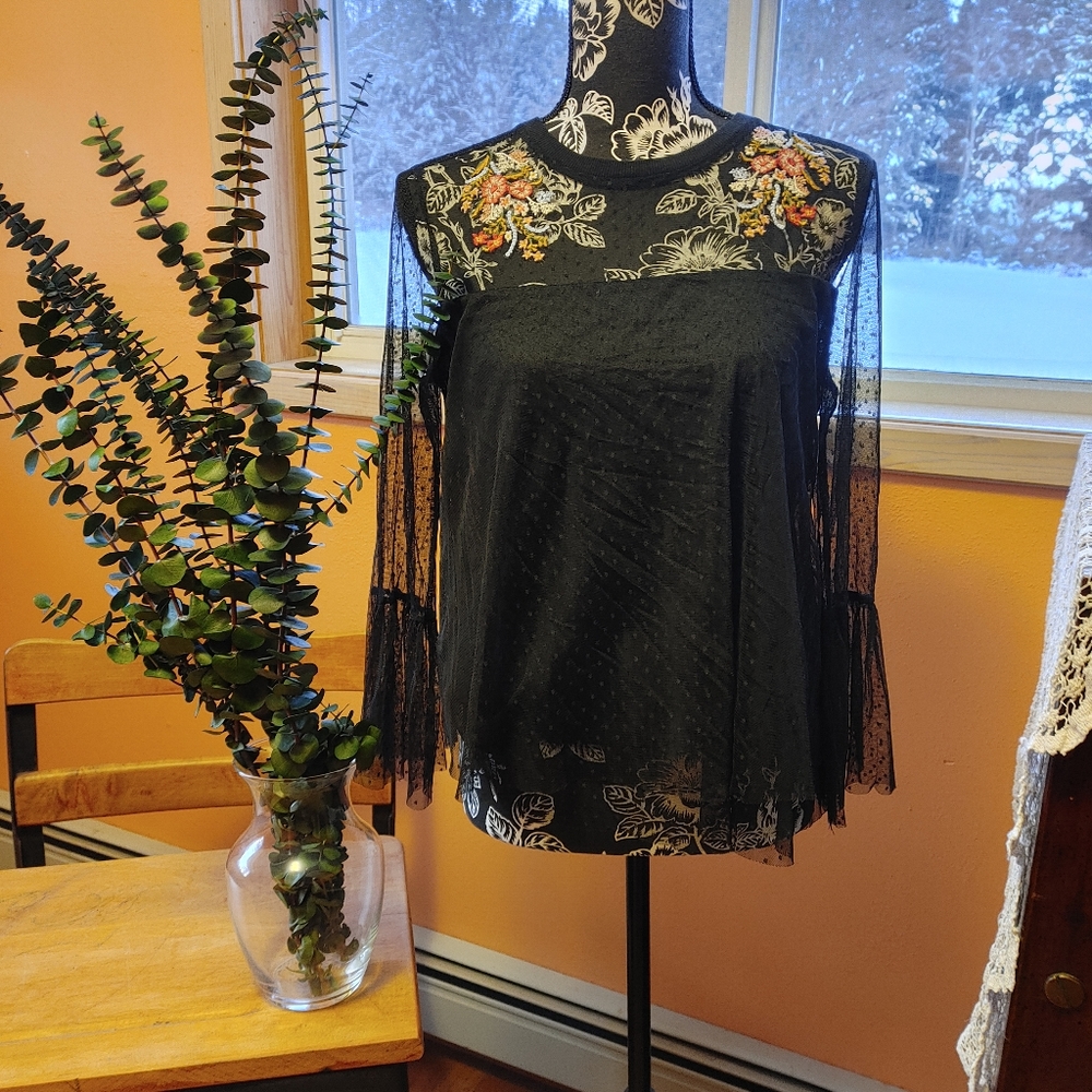 Black Sheer Floral Decor Top - fun sleeves size sm